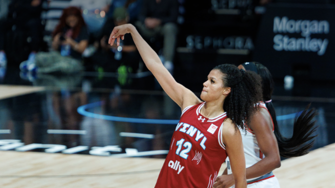 Burrell’s Career Night Helps Vinyl BC Snap Laces BC’s Five-Game Winning Streak